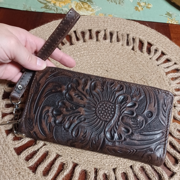 New Tooled Sunflower Brown Leather Wristlet Wallet 7.5" - Picture 7 of 10